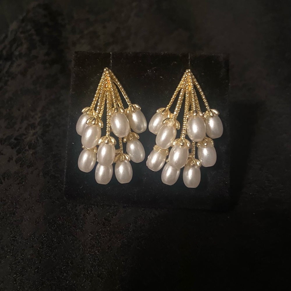 Elegant Pearl & Goldtone  Costume Pierced Earrings in light up gift box